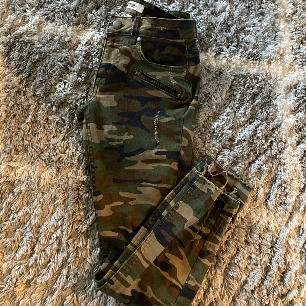 Camo skinny jeans